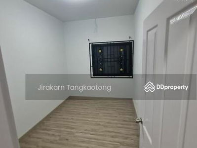 Phattharawan Village, 3 bedrooms, 3 bathrooms, 3 air conditioners, Nonthaburi, Thailand Phattharawan Village, 3 bedrooms, 3 bathrooms, 3 air conditioners, Nonthaburi, Thailand