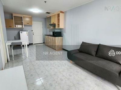 Commonwealth Pinklao, Bangkok, Thailand Commonwealth Pinklao, Bangkok, Thailand