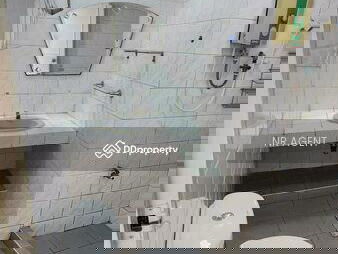 Commonwealth Pinklao, Bangkok, Thailand Commonwealth Pinklao, Bangkok, Thailand