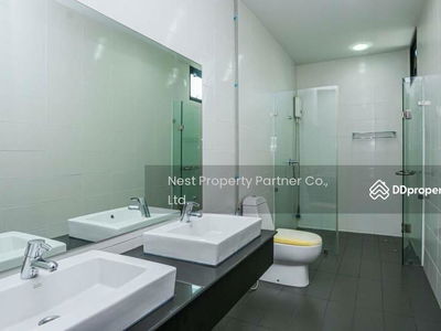 Office/Townhome, Bangkok, Thailand Office/Townhome, Bangkok, Thailand