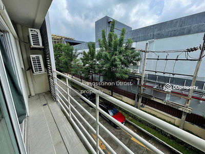 The Lake Metropark Sathorn, Bangkok, Thailand The Lake Metropark Sathorn, Bangkok, Thailand