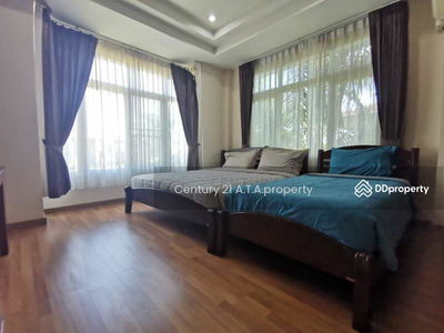 The boulevard Sriracha, Chon Buri, Thailand The boulevard Sriracha, Chon Buri, Thailand