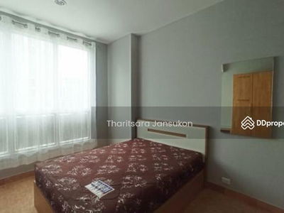 Life @ Phahon-Ari, Bangkok, Thailand Life @ Phahon-Ari, Bangkok, Thailand