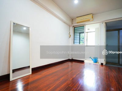 10400, Bangkok, Thailand 10400, Bangkok, Thailand