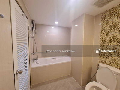 Royal Castle Sukhumvit, Bangkok, Thailand Royal Castle Sukhumvit, Bangkok, Thailand