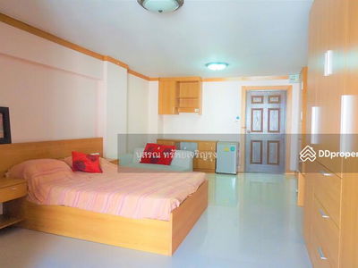 Champs Elysees Avenue, Nonthaburi, Thailand Champs Elysees Avenue, Nonthaburi, Thailand