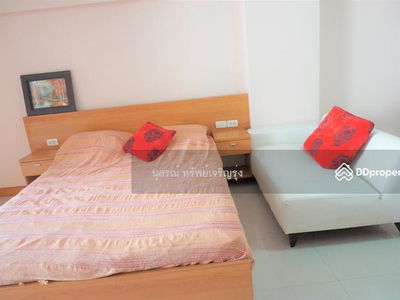 Champs Elysees Avenue, Nonthaburi, Thailand Champs Elysees Avenue, Nonthaburi, Thailand