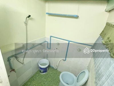 MRT Cultural Center location, Ratchada Soi 7, semi-detached house for rent, 30 sq m, 4 bedrooms, 2 bathrooms, good location, convenient travel, behind The Street, Bangkok., Thailand MRT Cultural Center location, Ratchada Soi 7, semi-detached house for rent, 30 sq m, 4 bedrooms, 2 bathrooms, good location, convenient travel, behind The Street, Bangkok., Thailand