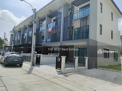 Town Avenue Merge Rattanatibet, Nonthaburi, Thailand Town Avenue Merge Rattanatibet, Nonthaburi, Thailand