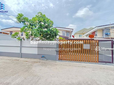 For rent, 2-story detached house, Rama 9 Road, near The Nine Mall, Bangkok., Thailand For rent, 2-story detached house, Rama 9 Road, near The Nine Mall, Bangkok., Thailand