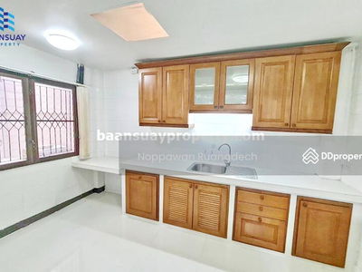 For rent, 2-story detached house, Rama 9 Road, near The Nine Mall, Bangkok., Thailand For rent, 2-story detached house, Rama 9 Road, near The Nine Mall, Bangkok., Thailand