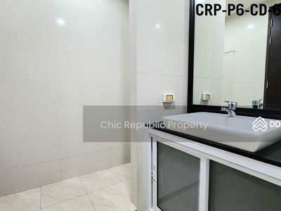 Abstracts Phahonyothin Park, Bangkok, Thailand Abstracts Phahonyothin Park, Bangkok, Thailand