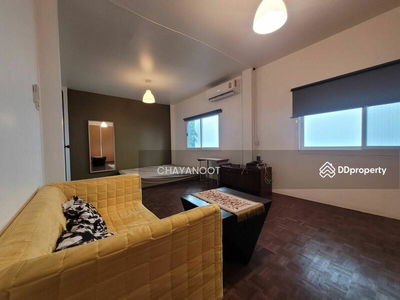 810 Soi Thararom 2, Khlong Tan Nuea Subdistrict, Watthana District, Bangkok, Bangkok, Thailand 810 Soi Thararom 2, Khlong Tan Nuea Subdistrict, Watthana District, Bangkok, Bangkok, Thailand