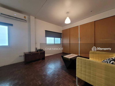 810 Soi Thararom 2, Khlong Tan Nuea Subdistrict, Watthana District, Bangkok, Bangkok, Thailand 810 Soi Thararom 2, Khlong Tan Nuea Subdistrict, Watthana District, Bangkok, Bangkok, Thailand