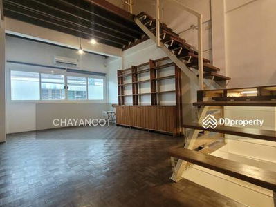 810 Soi Thararom 2, Khlong Tan Nuea Subdistrict, Watthana District, Bangkok, Bangkok, Thailand 810 Soi Thararom 2, Khlong Tan Nuea Subdistrict, Watthana District, Bangkok, Bangkok, Thailand