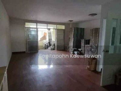 10400, Bangkok, Thailand 10400, Bangkok, Thailand