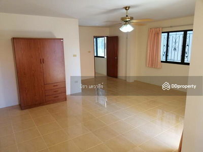 Townhome for rent three-storey. On Pattaya Sai3 Road., Chon Buri, Thailand Townhome for rent three-storey. On Pattaya Sai3 Road., Chon Buri, Thailand