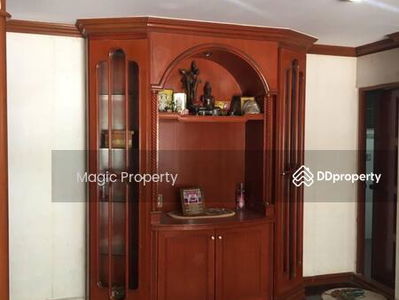 Single house for rent, Soi Sukhumvit 26, Bangkok., Thailand Single house for rent, Soi Sukhumvit 26, Bangkok., Thailand