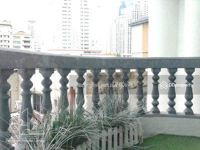 Royal Castle Sukhumvit, Bangkok, Thailand Royal Castle Sukhumvit, Bangkok, Thailand