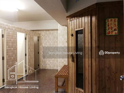 Royal Castle Sukhumvit, Bangkok, Thailand Royal Castle Sukhumvit, Bangkok, Thailand