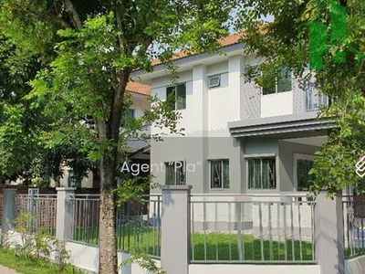 Atoll Maldives Beach Srinakarin-Wongwaen, Samut Prakan, Thailand Atoll Maldives Beach Srinakarin-Wongwaen, Samut Prakan, Thailand