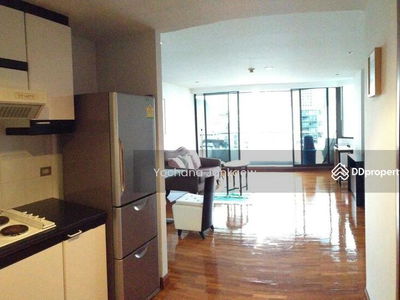 Lake Avenue Sukhumvit 16, Bangkok, Thailand Lake Avenue Sukhumvit 16, Bangkok, Thailand