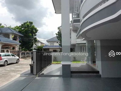 Maneerin Village, 4 bedrooms, 4 bathrooms, 61 sq m., Nonthaburi, Thailand Maneerin Village, 4 bedrooms, 4 bathrooms, 61 sq m., Nonthaburi, Thailand