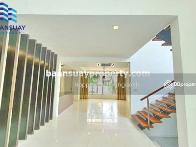 Seri Thai Road, near Chocolate Ville and the expressway, Bangkok, Thailand Seri Thai Road, near Chocolate Ville and the expressway, Bangkok, Thailand