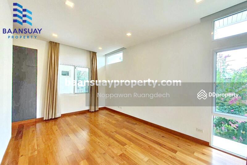 Seri Thai Road, near Chocolate Ville and the expressway, Bangkok, Thailand Seri Thai Road, near Chocolate Ville and the expressway, Bangkok, Thailand