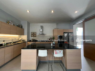 10110, Bangkok, Thailand 10110, Bangkok, Thailand