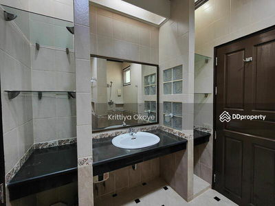 10110, Bangkok, Thailand 10110, Bangkok, Thailand