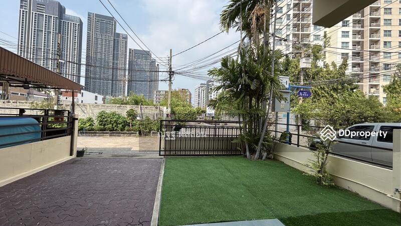 Maneeya Ville, Bangkok