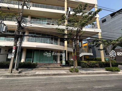 Maneeya Ville, Bangkok, Thailand Maneeya Ville, Bangkok, Thailand