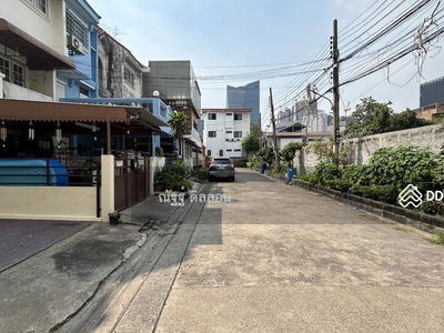 Maneeya Ville, Bangkok, Thailand Maneeya Ville, Bangkok, Thailand