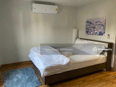 House 4-bed for rent at Sukhumvit, Bangkok, Thailand House 4-bed for rent at Sukhumvit, Bangkok, Thailand