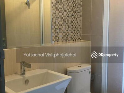 Life Ratchadapisek, Bangkok, Thailand Life Ratchadapisek, Bangkok, Thailand