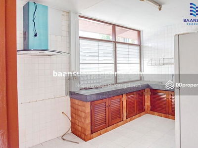 For rent, 2-story detached house, Sukhumvit Road 71, near BTS Phra Khanong, Bangkok., Thailand For rent, 2-story detached house, Sukhumvit Road 71, near BTS Phra Khanong, Bangkok., Thailand