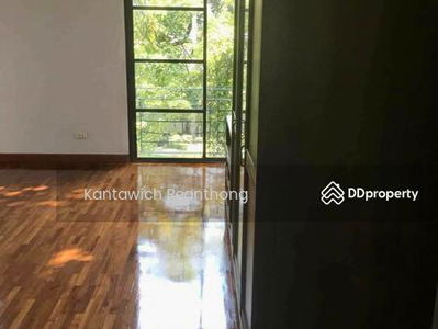 Large 5-Bedroom House, Bangkok, Thailand Large 5-Bedroom House, Bangkok, Thailand