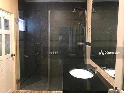 Gehäuse In Ban Ratsada, Thailand Gehäuse In Ban Ratsada, Thailand