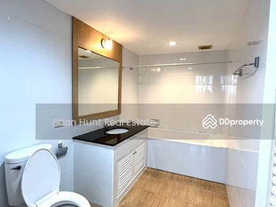 Acadamia Grand Tower, Bangkok, Thailand Acadamia Grand Tower, Bangkok, Thailand