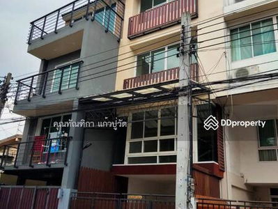Townhome, 3 floors, 3 bedrooms, 3 bathrooms, 2 air conditioners, no furniture, for rent 19,000 baht, Phahon Yothin Road 32, Senaniwet Village 12.
Near Rotus Department Store, Bangkok, Thailand Townhome, 3 floors, 3 bedrooms, 3 bathrooms, 2 air conditioners, no furniture, for rent 19,000 baht, Phahon Yothin Road 32, Senaniwet Village 12.
Near Rotus Department Store, Bangkok, Thailand