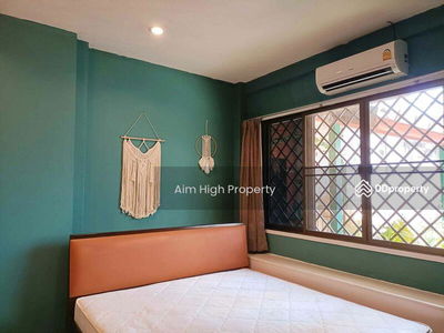 House in Phetchaburi Road, Bangkok, Thailand House in Phetchaburi Road, Bangkok, Thailand