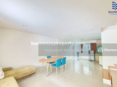 Chaloem Phrakiat Rama 9 Road, near Paradise Park, Bangkok, Thailand Chaloem Phrakiat Rama 9 Road, near Paradise Park, Bangkok, Thailand