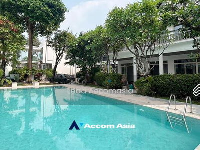Private Swimming Pool, Pet friendly 4 Bedrooms House for Rent in Sukhumvit Bangkok near BTS Ekkamai, Bangkok, Thailand Private Swimming Pool, Pet friendly 4 Bedrooms House for Rent in Sukhumvit Bangkok near BTS Ekkamai, Bangkok, Thailand
