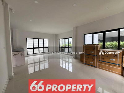 The City Ekkamai-Ladprao, Bangkok, Thailand The City Ekkamai-Ladprao, Bangkok, Thailand