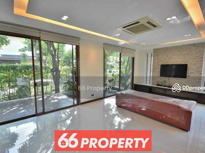 Narasiri Phatthanakan-Srinakarin, Bangkok, Thailand Narasiri Phatthanakan-Srinakarin, Bangkok, Thailand