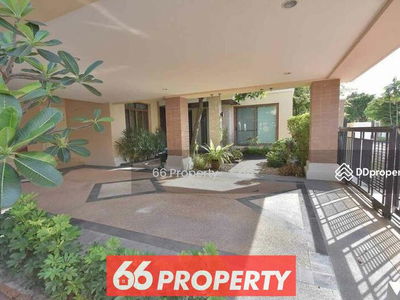 Narasiri Phatthanakan-Srinakarin, Bangkok, Thailand Narasiri Phatthanakan-Srinakarin, Bangkok, Thailand