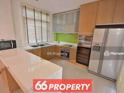 Narasiri Phatthanakan-Srinakarin, Bangkok, Thailand Narasiri Phatthanakan-Srinakarin, Bangkok, Thailand