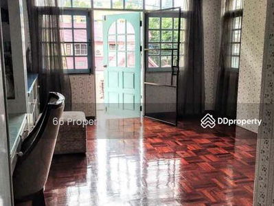 4 Bed House, Bangkok, Thailand 4 Bed House, Bangkok, Thailand