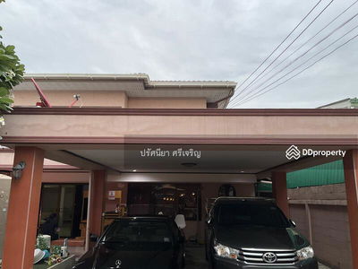 Single house behind The Ninth Mall, Seri Village, 100 sq m, 2 floors, 5 bedrooms, 3 bathrooms, good location, suitable for an office, residence, home office, Bangkok., Thailand Single house behind The Ninth Mall, Seri Village, 100 sq m, 2 floors, 5 bedrooms, 3 bathrooms, good location, suitable for an office, residence, home office, Bangkok., Thailand